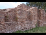 06924 ostia - regio i - insula ix - curia (i,ix,4) - haalle - westwand - 09-2022.jpg